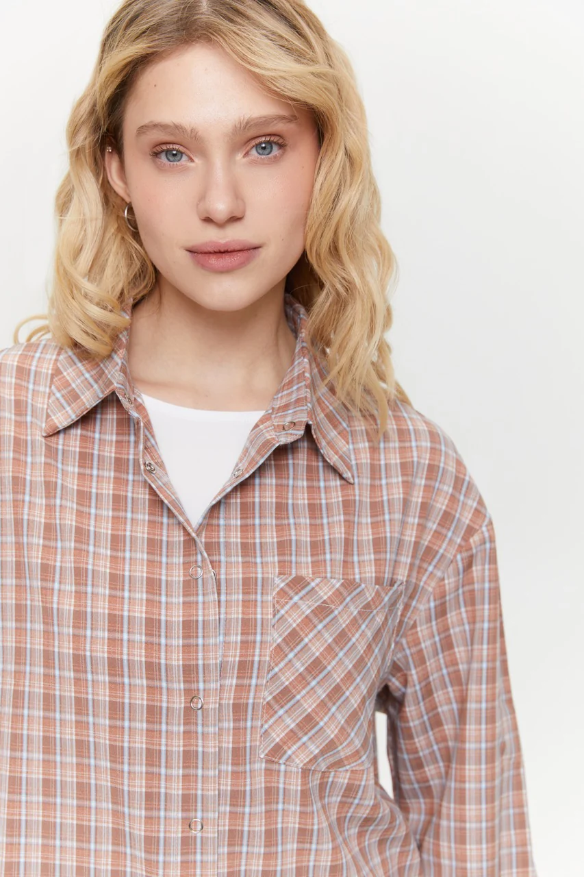 Brown Check shirt with pockets - Image 3