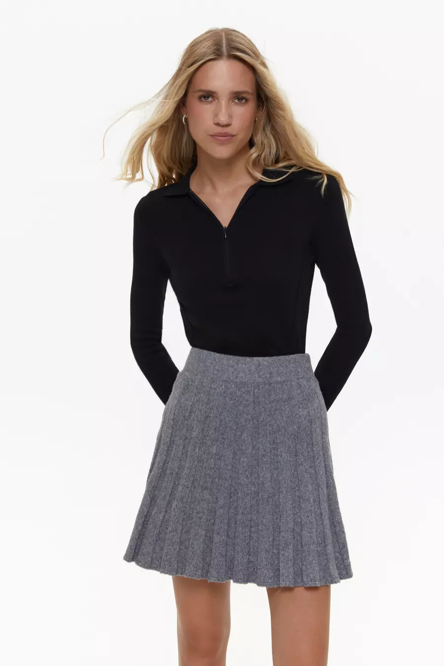 Grey Knit Pleated Skirt - Image 3