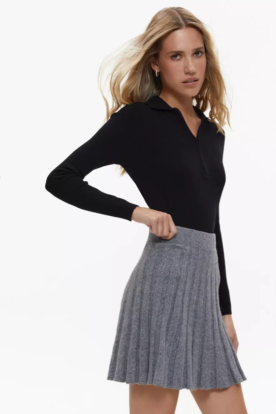 Grey Knit Pleated Skirt - Image 4