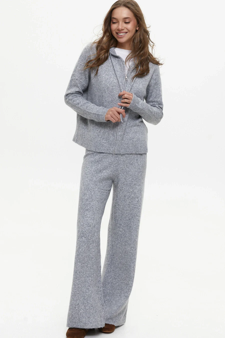 Grey Sweatshirt and Gogger Pants Set - Image 2