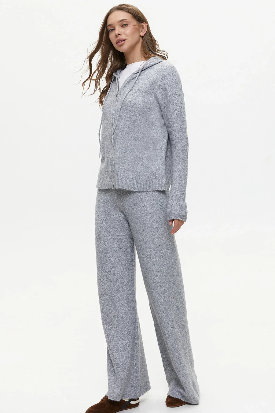Grey Sweatshirt and Gogger Pants Set - Image 4