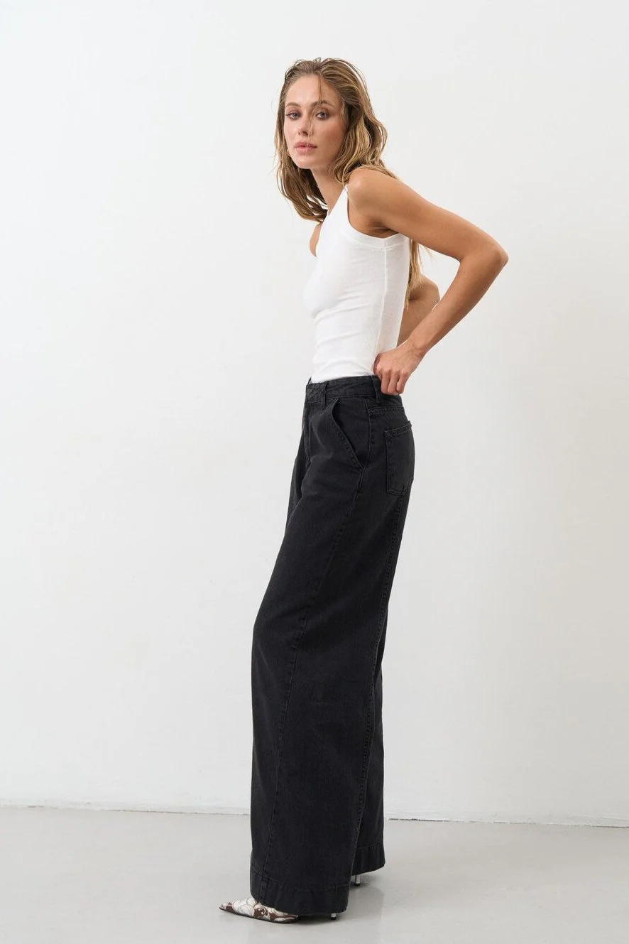 High Rise Relaxed Fit Grey Jeans - Image 5