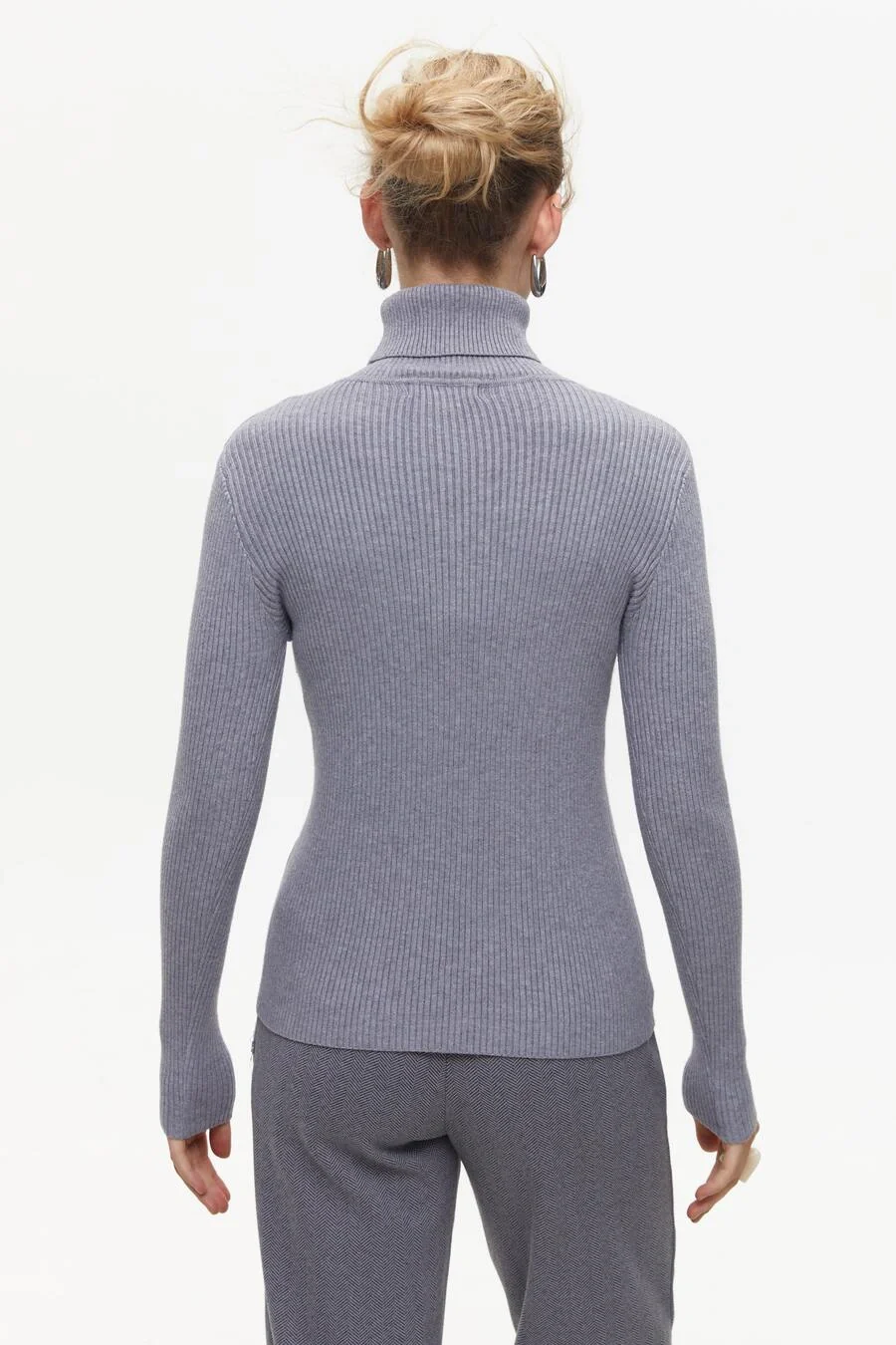 Ribbed turtleneck sweater in color grey - Image 4
