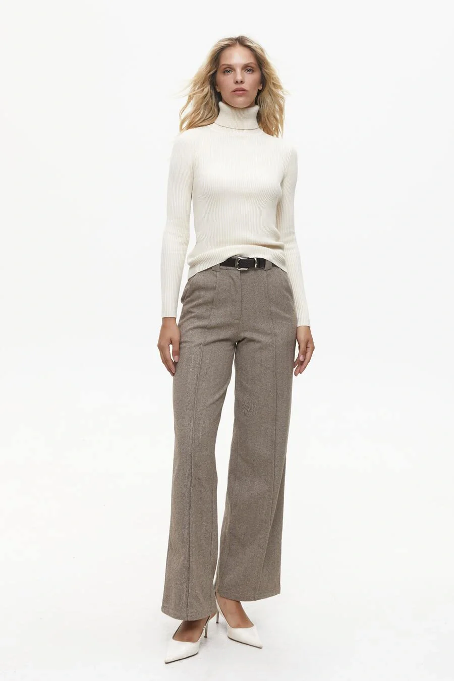 Ribbed turtleneck sweater in color milk - Image 3