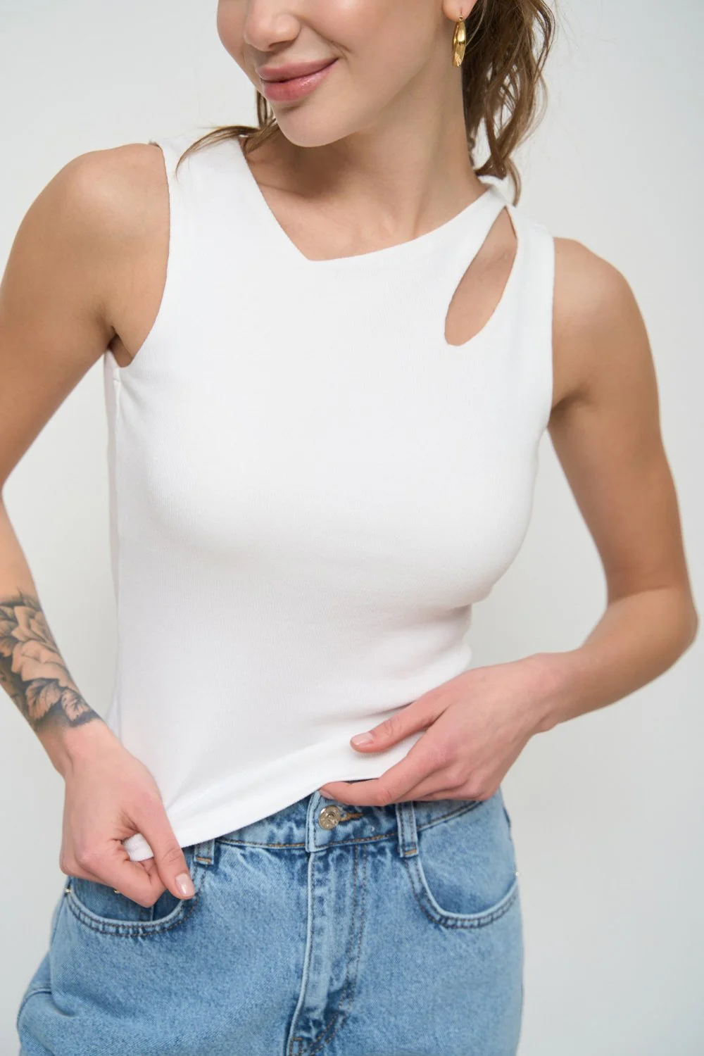 Cutout neckline tank top, White - Image 3