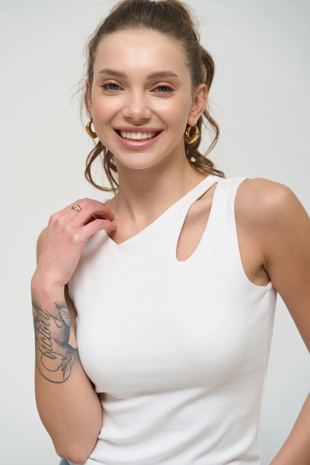 Cutout neckline tank top, White - Image 4