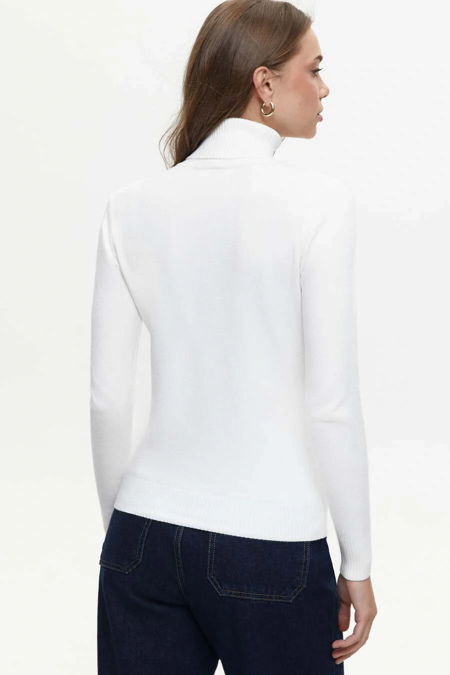 White Basic Knit Turtleneck Sweater - Image 4