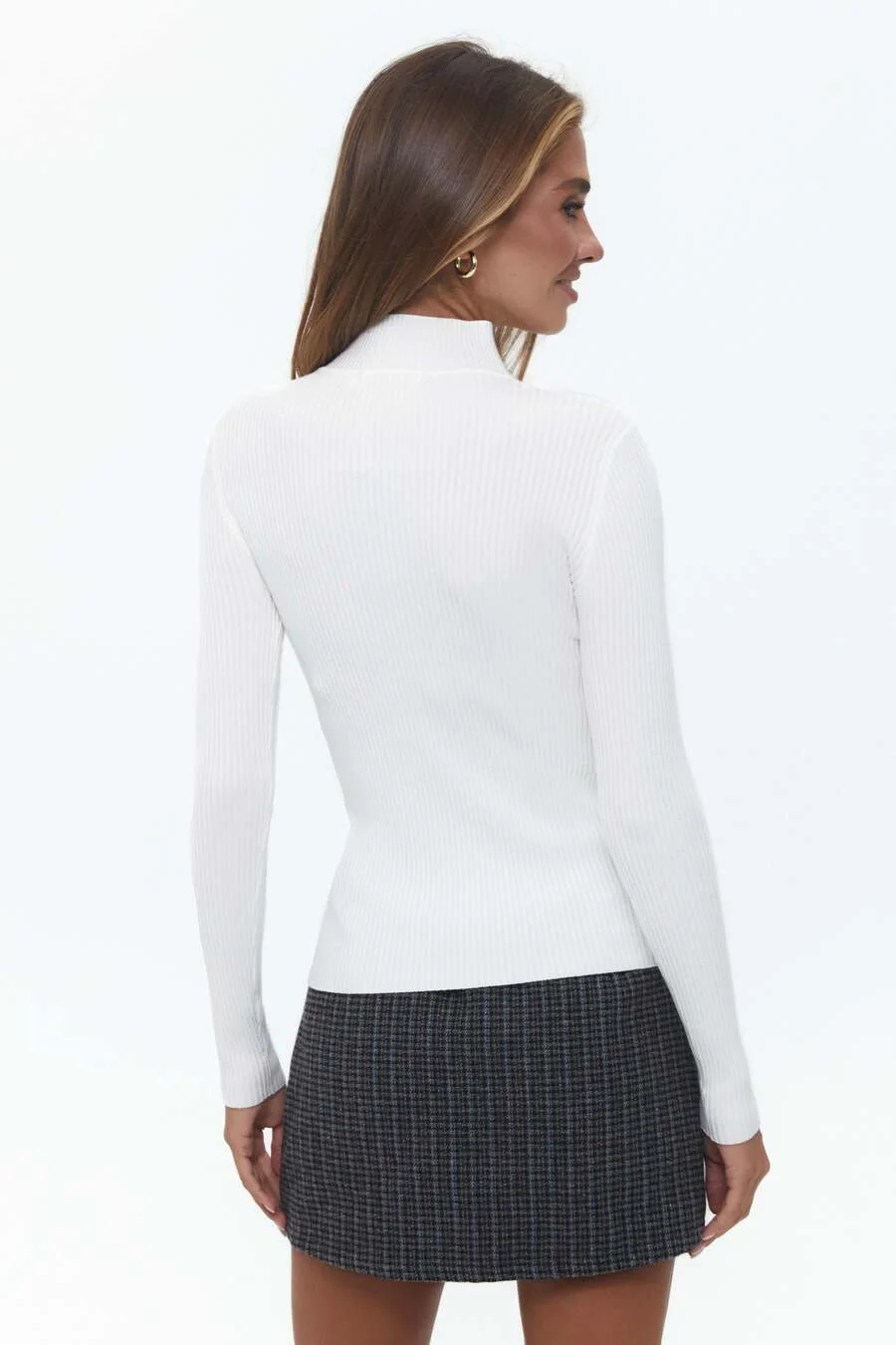 White Rib Knit Turtleneck Sweater - Image 4